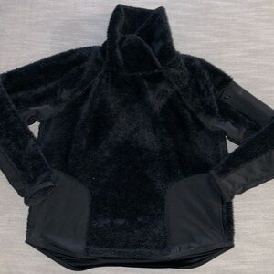 NIKE— SHERPA— COWL NECK— WINTER— SIZE M